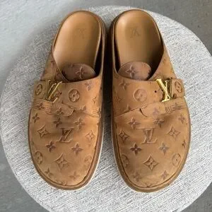 Louis Vuitton Brown Monogram Slides with Gold Accent Louis Vuitton | Shoes | Louis Vuitton Brown Monogram Slides  main image 4